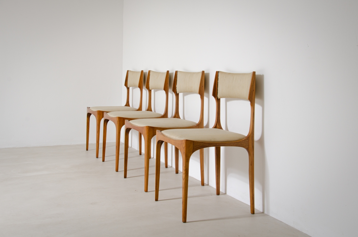Giuseppe Gibelli  Set di 4 sedie in frassino e tessuto imbottito.  Manifattura Sormani, 1963.