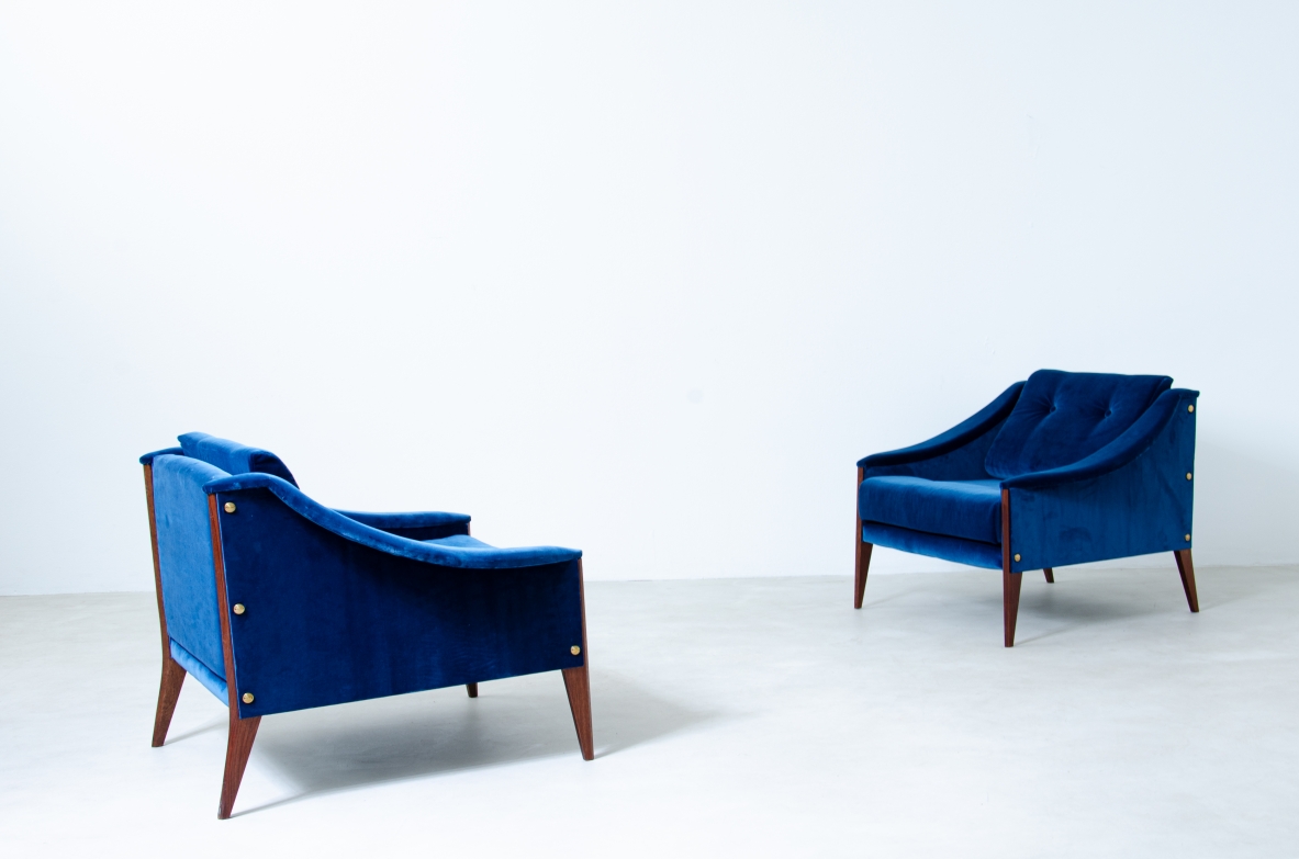 Giò Ponti. Coppia di poltrone modello Dezza 24 con rivestimento in velluto. Manifattura Poltrona Frau, 1965