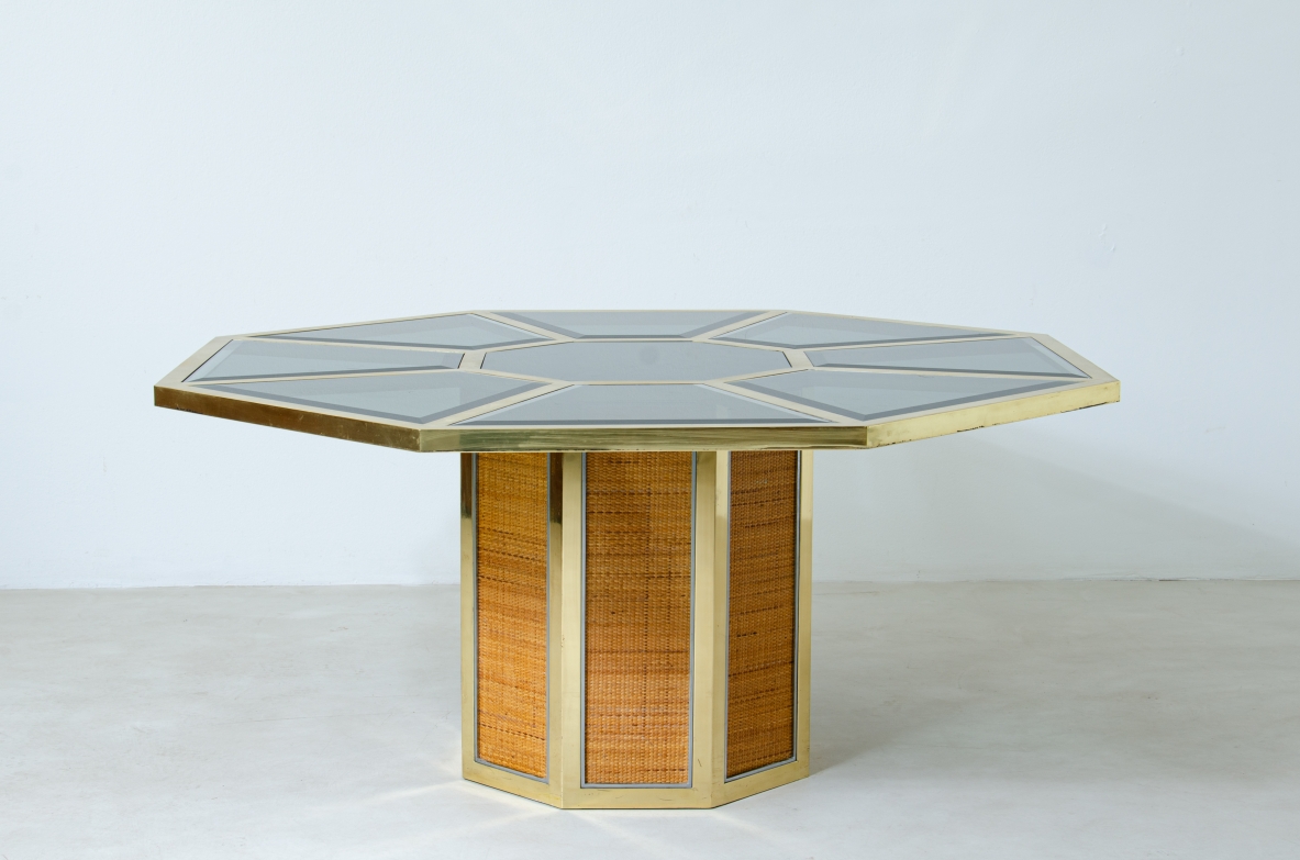 Romeo Rega. Tavolo ottagonale con piano in vetro e specchio. Produzione Sabot, Italia, 1970ca