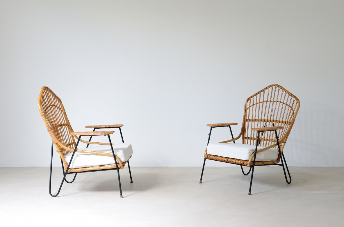 Vito Latis (1912-1996)  Coppia di poltrone in metallo curvato con braccioli in rattan e canna d'india intrecciata, puntali in ottone.  Manifattura Italiana anni '50.