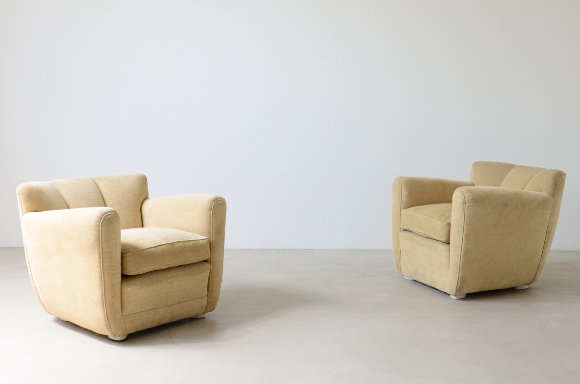 ABV Borsani Splendida coppia di eleganti piccole poltrone in legno imbottito e rivestito in tessuto.  1940ca.